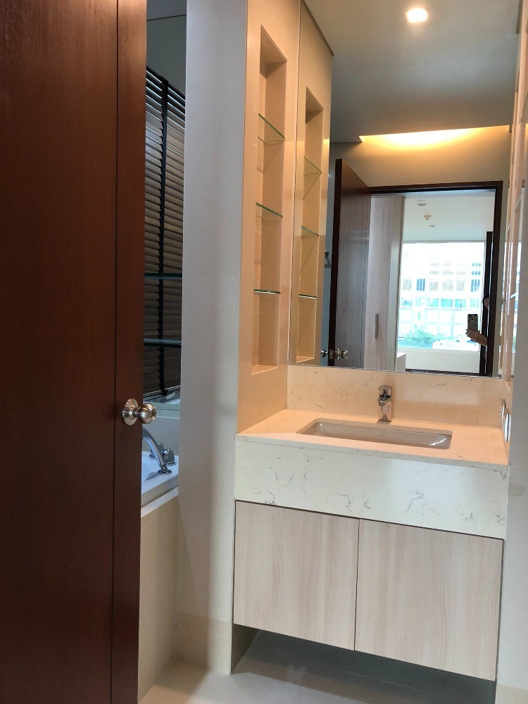 Condo for sale, rent, The Park Chidlom, 2 bedrooms, 2 bathrooms, 4th floor, very nice, can't miss it!!