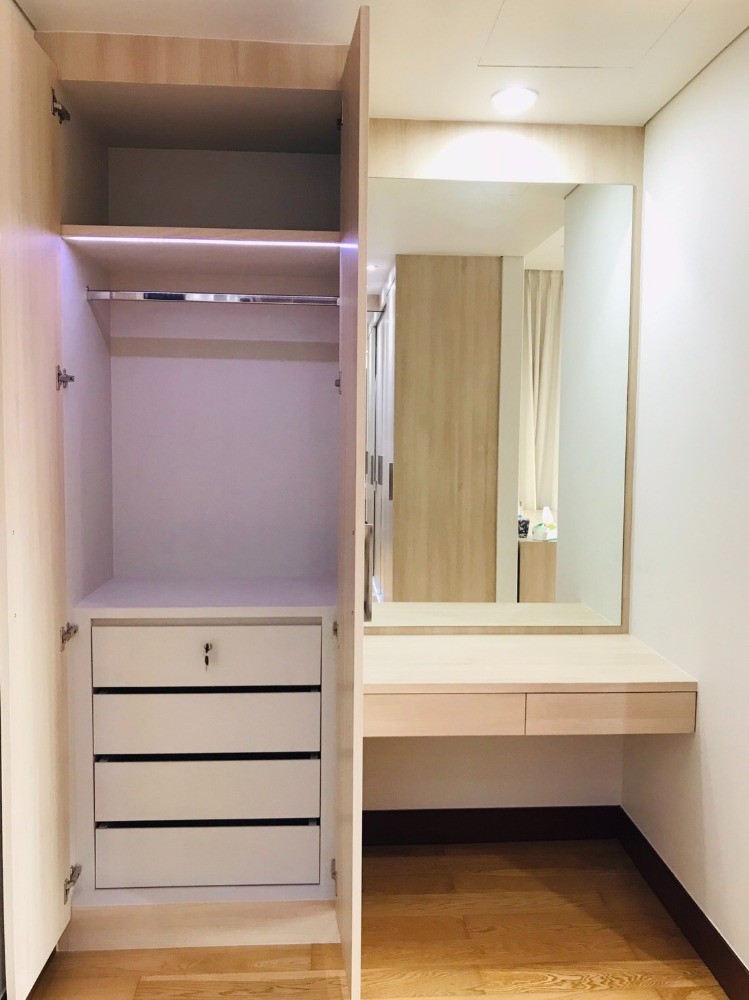 Condo for sale, rent, The Park Chidlom, 2 bedrooms, 2 bathrooms, 4th floor, very nice, can't miss it!!