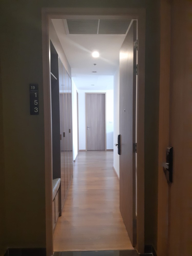 Condo for sale, rent, Noble Bee Sukhumvit 33, high floor, ready to move in room. Fully furnished, convenient to travel