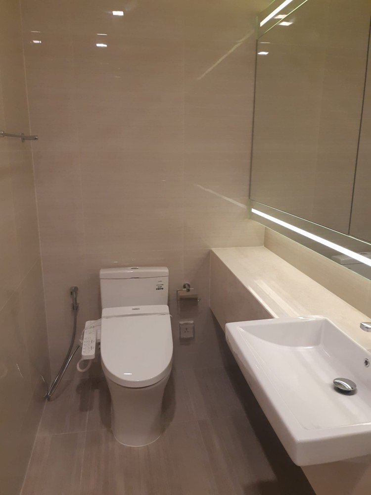 Condo for sale, rent, Noble Bee Sukhumvit 33, high floor, ready to move in room. Fully furnished, convenient to travel