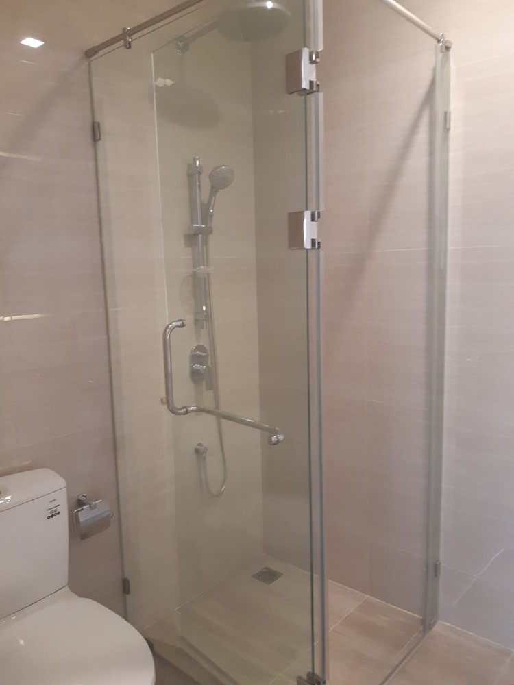 Condo for sale, rent, Noble Bee Sukhumvit 33, high floor, ready to move in room. Fully furnished, convenient to travel
