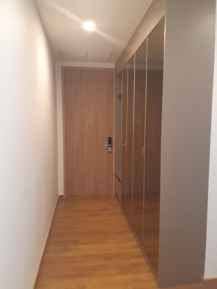 Condo for sale, rent, Noble Bee Sukhumvit 33, high floor, ready to move in room. Fully furnished, convenient to travel