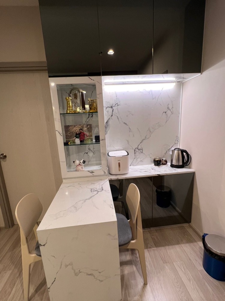 For sale, for rent!! Condo Ideo Mobi Sukhumvit East Point, bedroom with view of Mahanakhon building, decorated in Luxury style. Book now!!