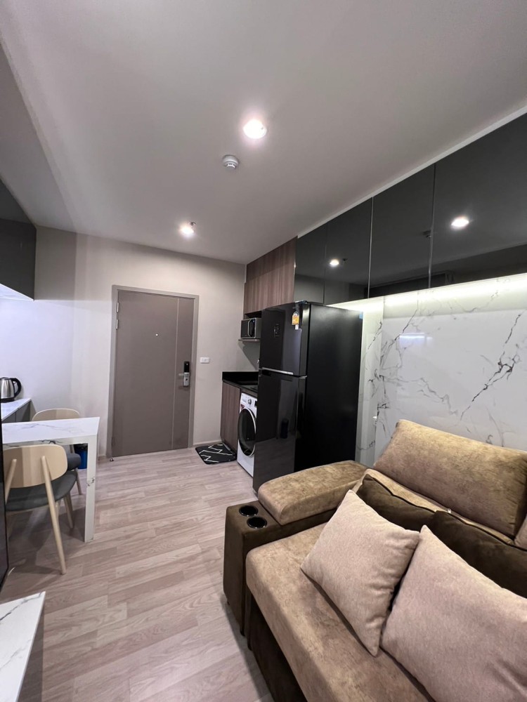 For sale, for rent!! Condo Ideo Mobi Sukhumvit East Point, bedroom with view of Mahanakhon building, decorated in Luxury style. Book now!!