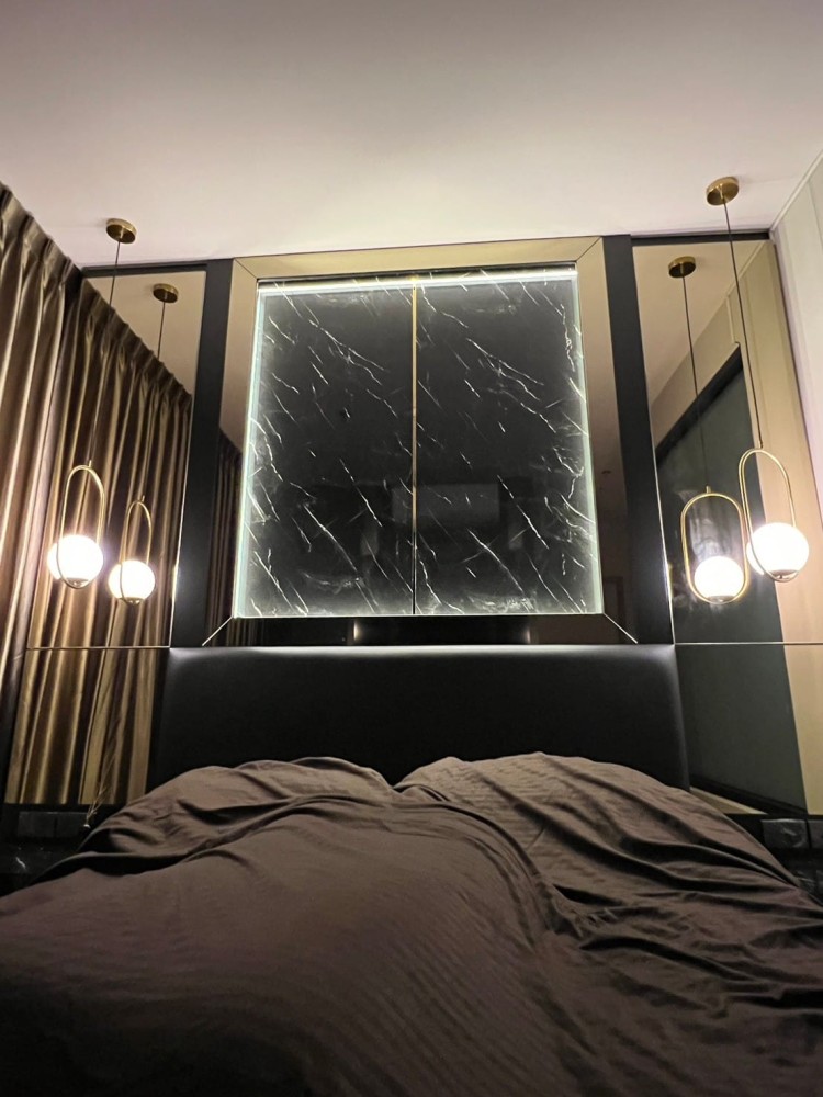 For sale, for rent!! Condo Ideo Mobi Sukhumvit East Point, bedroom with view of Mahanakhon building, decorated in Luxury style. Book now!!