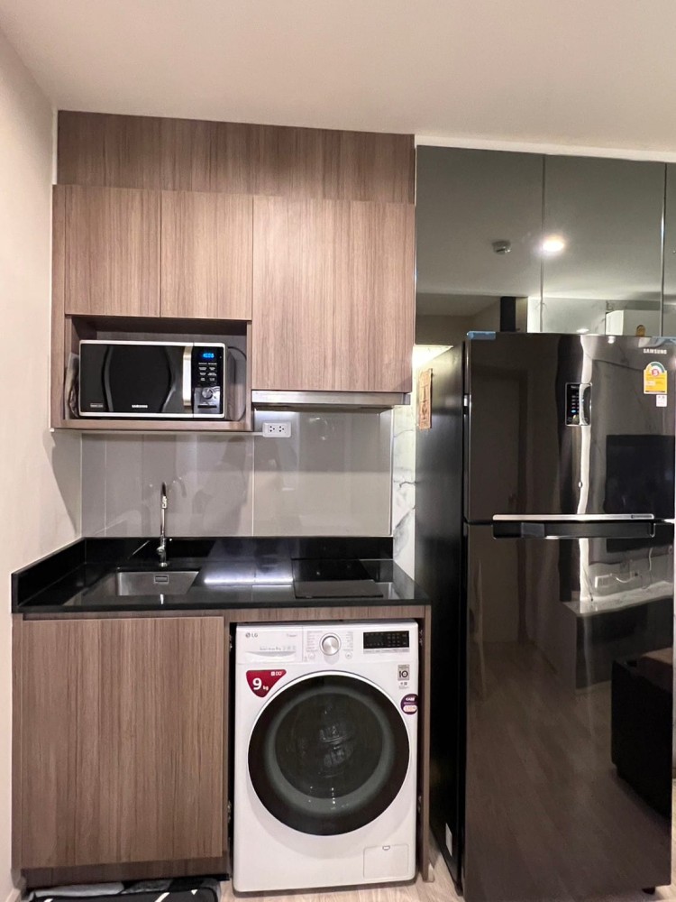 For sale, for rent!! Condo Ideo Mobi Sukhumvit East Point, bedroom with view of Mahanakhon building, decorated in Luxury style. Book now!!