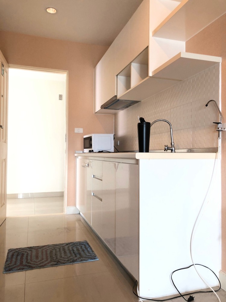 Sell / rent Metro Park Sathorn Condo, furniture + complete electrical appliances The most corner room Hurry up to reserve it.