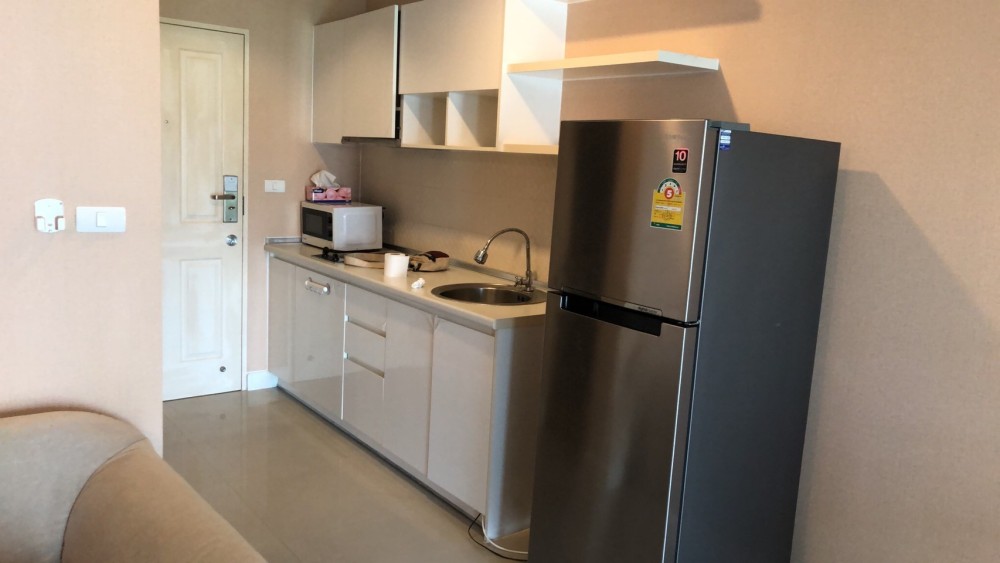 Sell / rent Metro Park Sathorn Condo, furniture + complete electrical appliances The most corner room Hurry up to reserve it.
