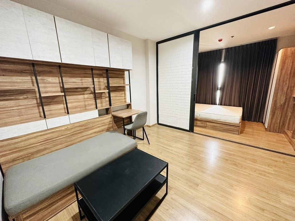 Sell/rent The Tree Rio Bang Aor Station, 20th floor, decorated with fine wooden furniture. Hurry up to reserve before you miss it.