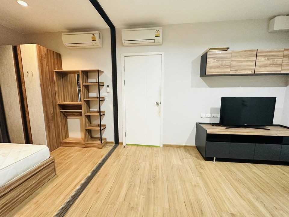 Sell/rent The Tree Rio Bang Aor Station, 20th floor, decorated with fine wooden furniture. Hurry up to reserve before you miss it.