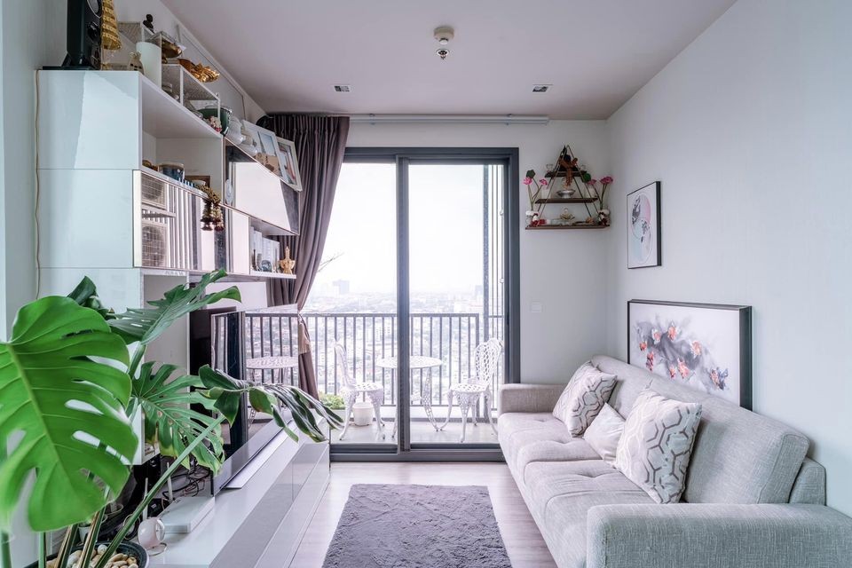 Condo for sale, The Line Wong Sawang, corner room with privacy, magnificent view overlooking the Chao Phraya River, do not miss it.