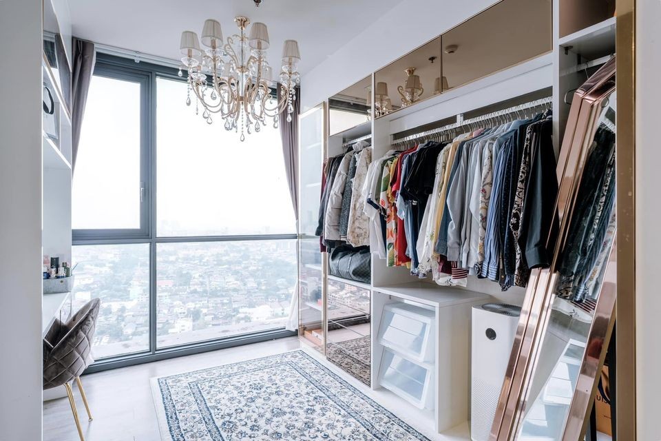 Condo for sale, The Line Wong Sawang, corner room with privacy, magnificent view overlooking the Chao Phraya River, do not miss it.