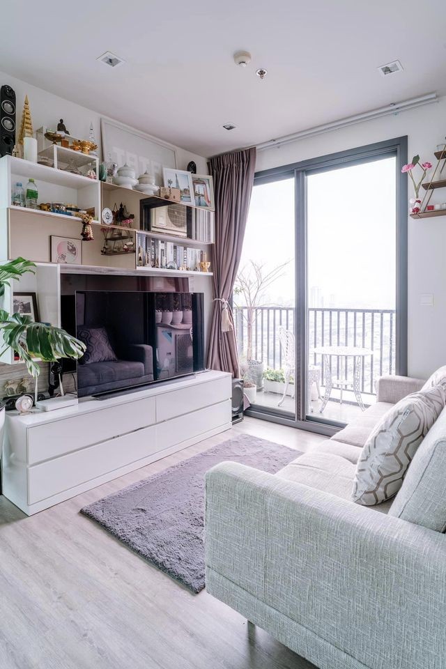 Condo for sale, The Line Wong Sawang, corner room with privacy, magnificent view overlooking the Chao Phraya River, do not miss it.