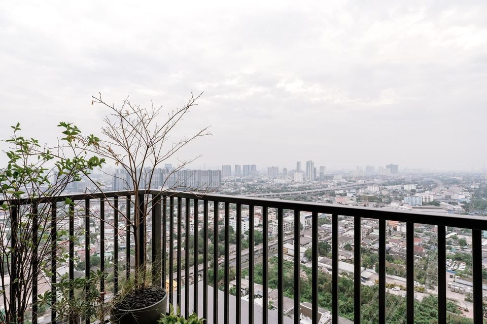 Condo for sale, The Line Wong Sawang, corner room with privacy, magnificent view overlooking the Chao Phraya River, do not miss it.