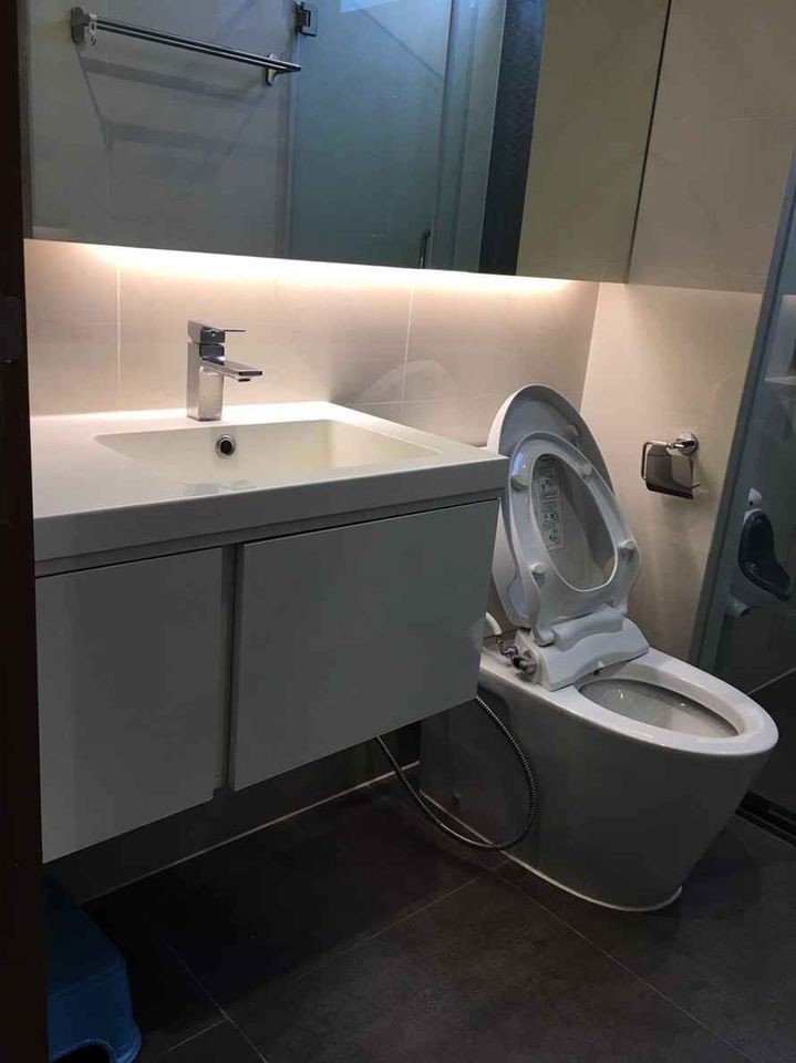 Condo for sale Mayfair Place Sukhumvit 50, decorated in Modern English style, comes with a great price. Tell me that you need to reserve.