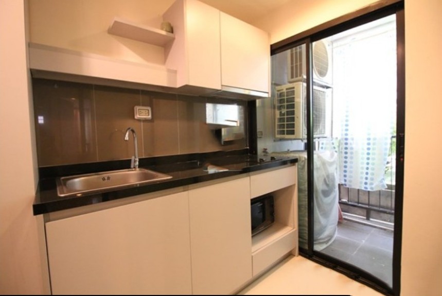 Urgent sale!! Condo Zenith Place, Sukhumvit 42, 8th floor, Building A, beautiful room, fully furnished, ready to move in. Don't miss it!!