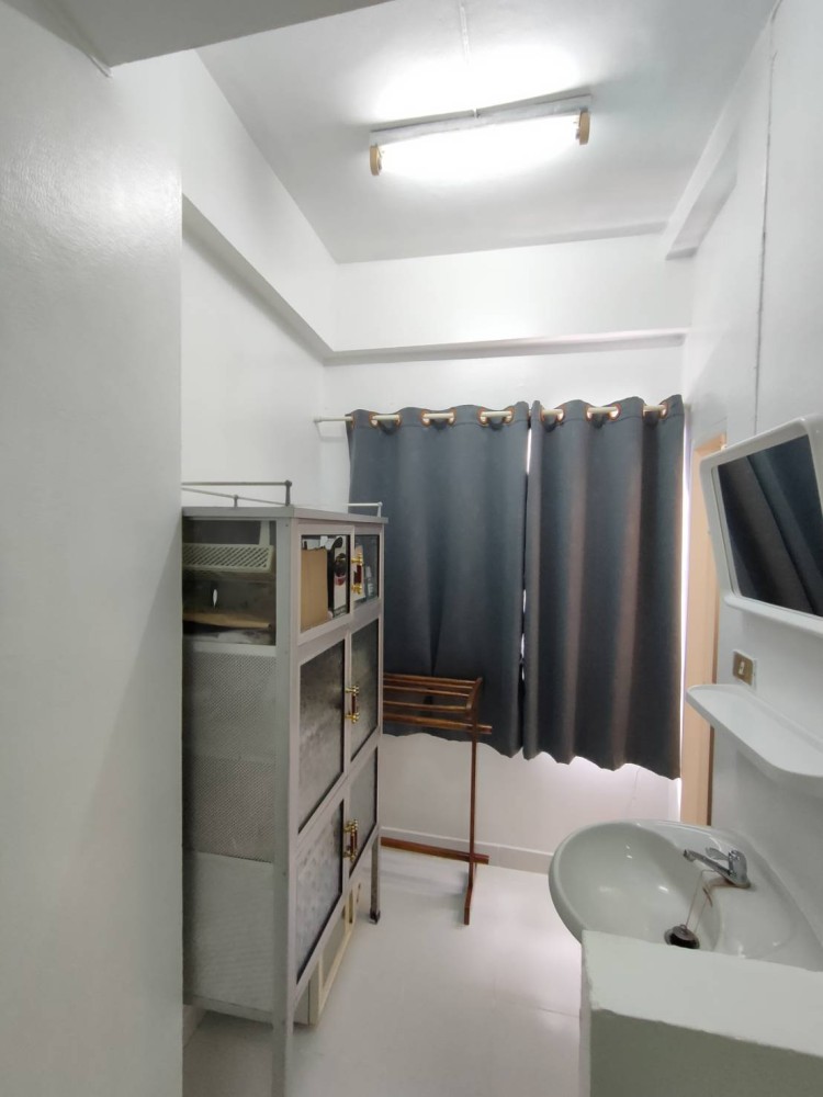 Urgent sale!! Condo Phatthanakan Life Complex, 7th floor, Building 5, beautiful room, ready to move in, don't miss it!!