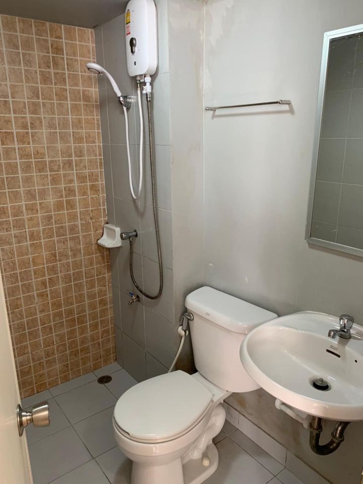 Urgent sale, Lumpini Township Condo, Rangsit, Khlong 1, 6th floor, beautiful room, good condition, book now, hurry up.