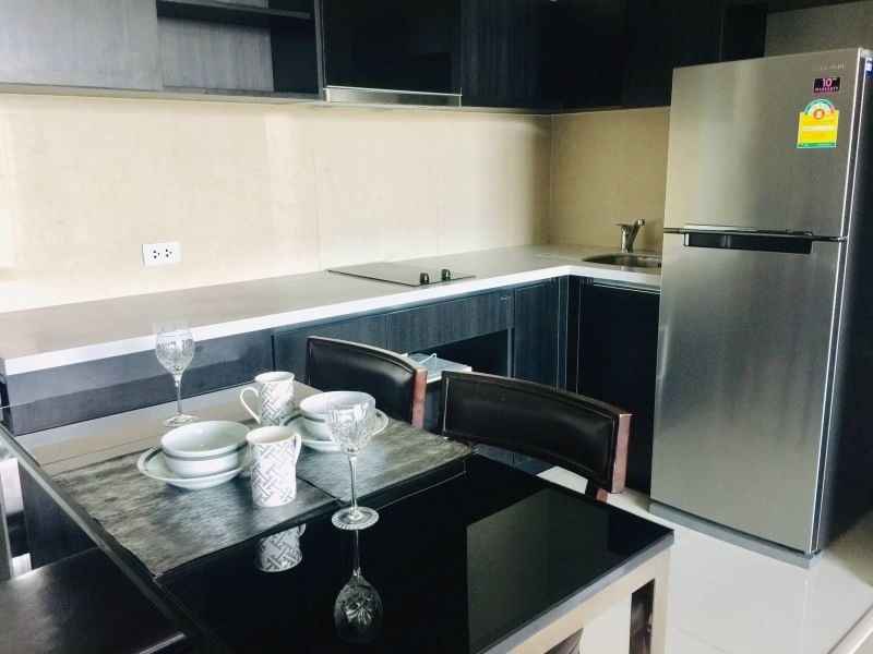 Sale with tenants: Condo Rhythm Sukhumvit 44/1, high floor, 2 bedrooms, fully furnished, good location, worth investing in, don't wait.