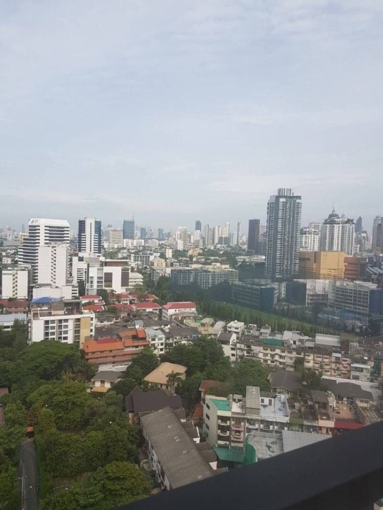 Sale with tenants: Condo Rhythm Sukhumvit 44/1, high floor, 2 bedrooms, fully furnished, good location, worth investing in, don't wait.