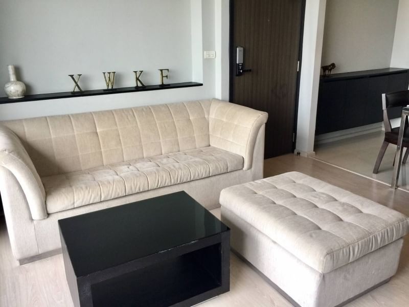 Sale with tenants: Condo Rhythm Sukhumvit 44/1, high floor, 2 bedrooms, fully furnished, good location, worth investing in, don't wait.