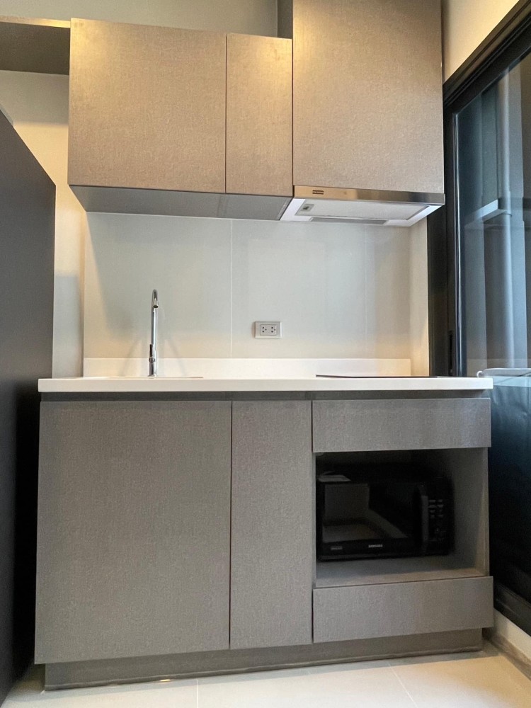 Condo for rent, Life Asoke Hype, studio room, 24th floor, high view with complete facilities, book now.