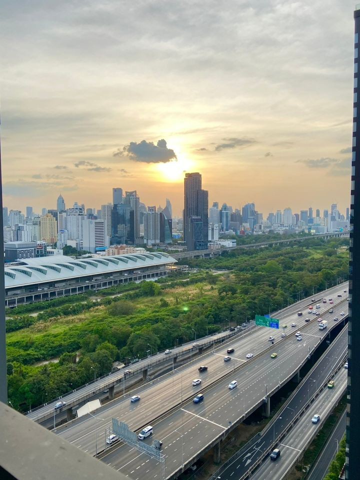 Wow, DUPLEX room, decorated very nicely, 21st floor, best view, book now at Chewathai Residence Asoke for rent.