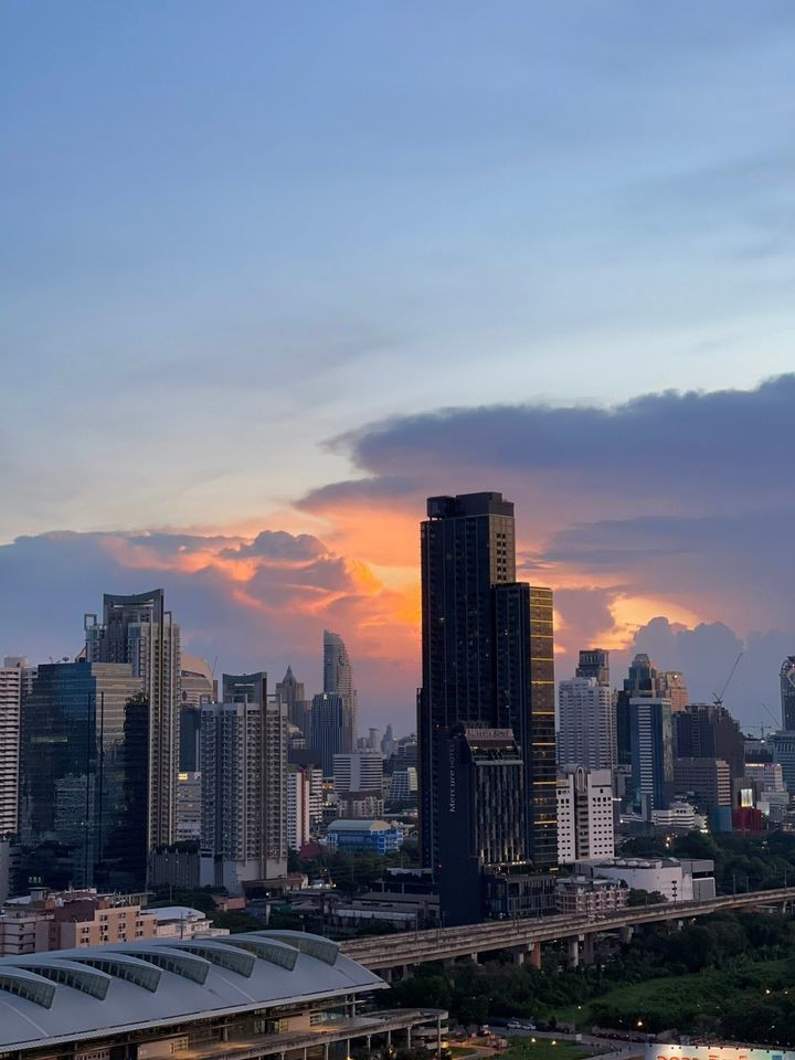 Wow, DUPLEX room, decorated very nicely, 21st floor, best view, book now at Chewathai Residence Asoke for rent.