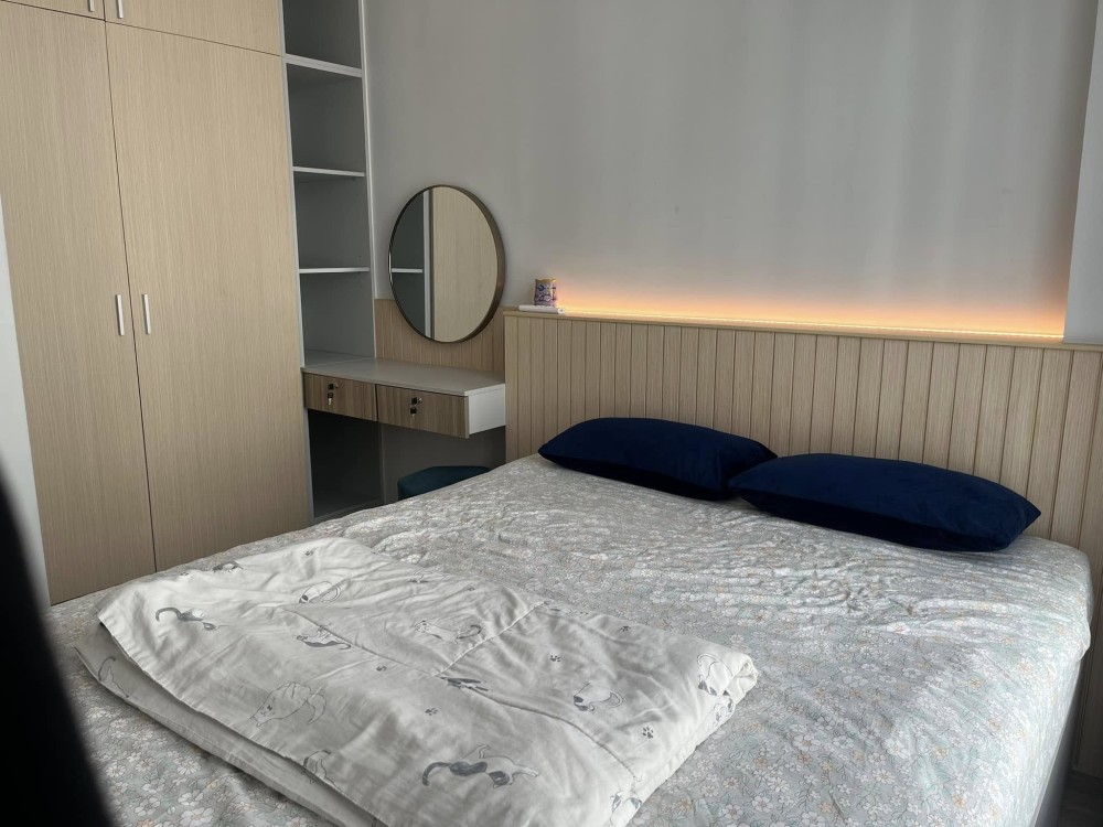 For rent: Brompton Pet Friendly Sukhumvit 107, has good built-in furniture, lots of storage space, must book.