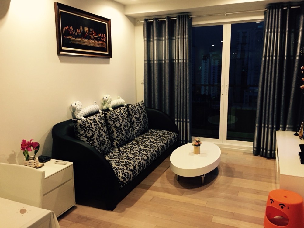 For rent!! Condo 15 Sukhumvit Residences, near BTS Asoke Nana, many shopping centers, don't miss it, urgent!!
