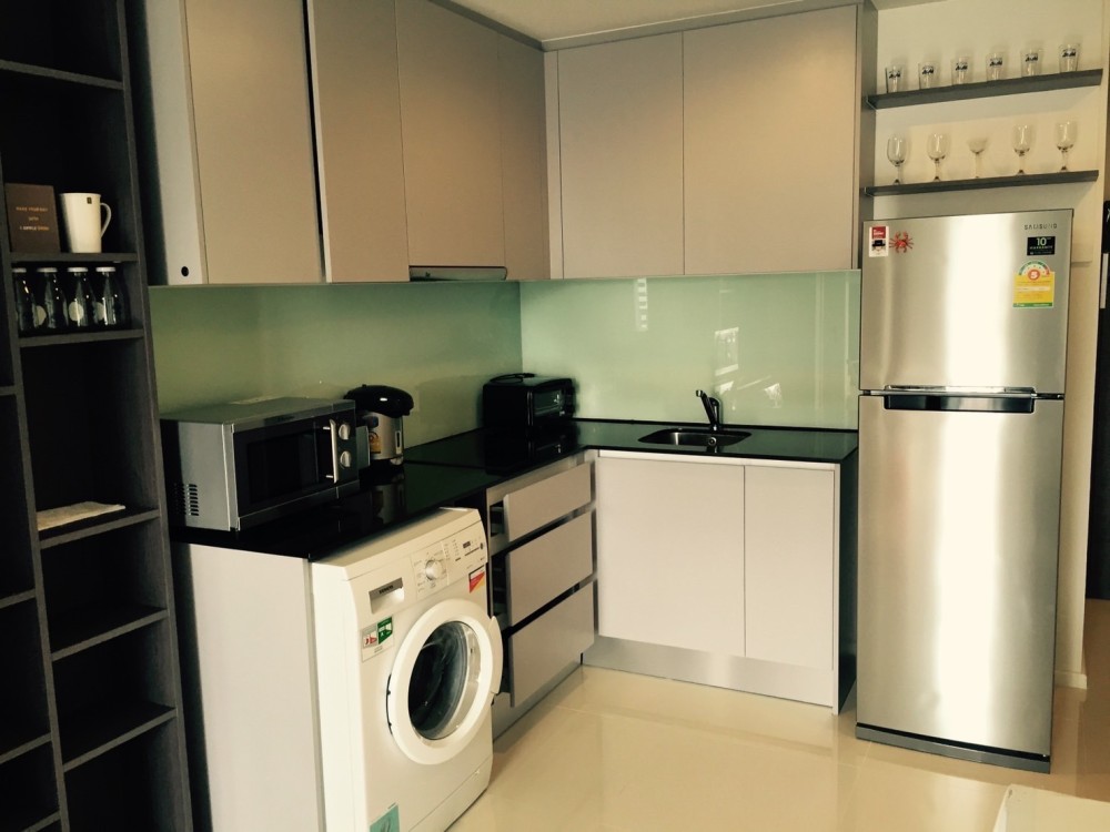 For rent!! Condo 15 Sukhumvit Residences, near BTS Asoke Nana, many shopping centers, don't miss it, urgent!!