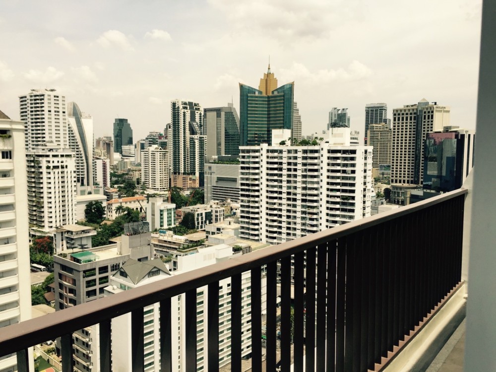 For rent!! Condo 15 Sukhumvit Residences, near BTS Asoke Nana, many shopping centers, don't miss it, urgent!!