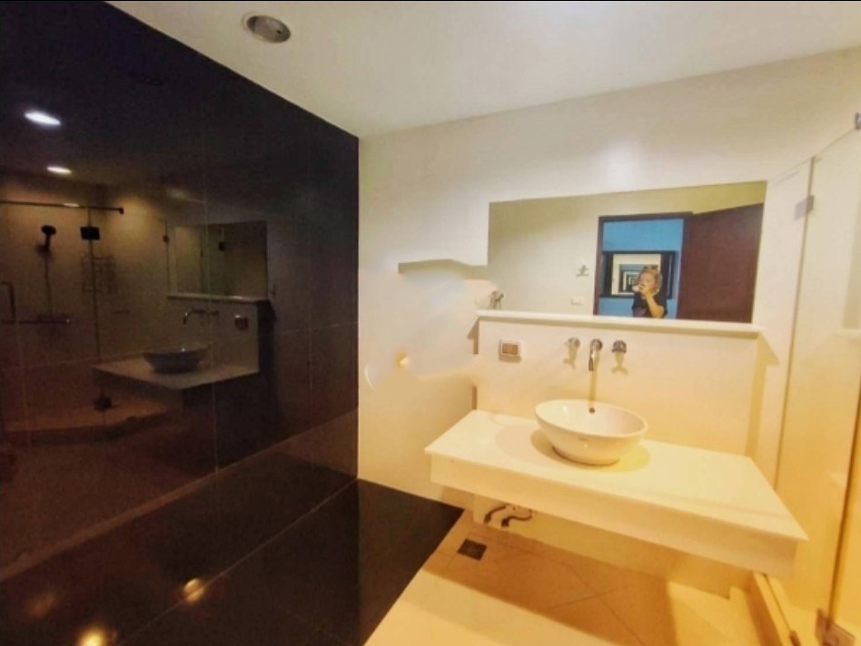 ให้เช่า!! คอนโด ดิ แอดเดรส สุขุมวิท 42 ชั้น 4 ตึก A ห้องสวย เฟอร์ฺนิเจอร์ครบ รีบจองเลย!!
