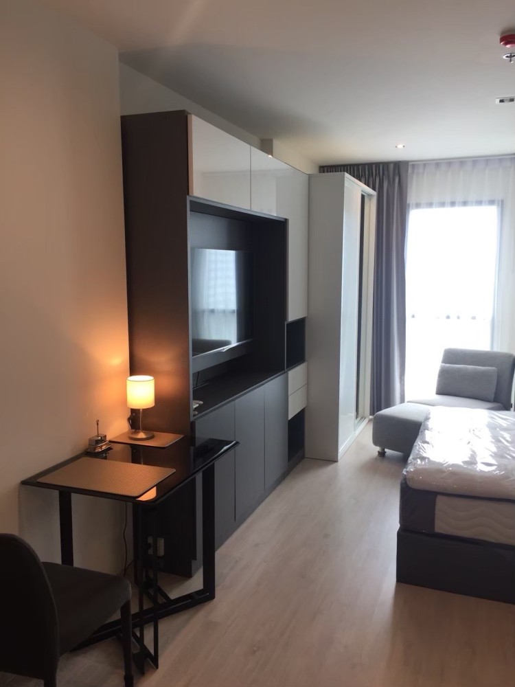 For rent!! Rhythm Rangnam Condo, 9th floor, beautiful room, well decorated with furniture, ready to move in. Don't miss it, hurry up and book now!!