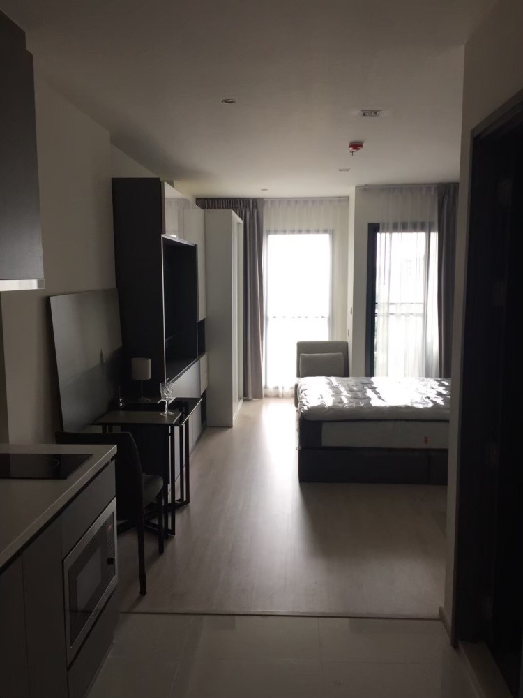 For rent!! Rhythm Rangnam Condo, 9th floor, beautiful room, well decorated with furniture, ready to move in. Don't miss it, hurry up and book now!!