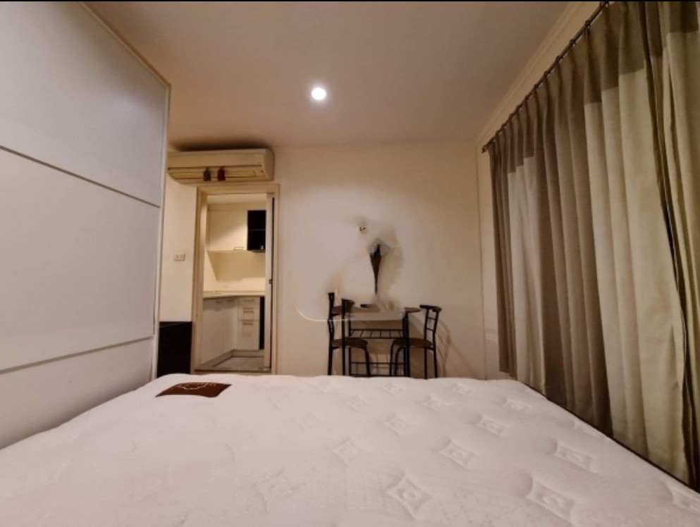 For rent!! Condo Lumpini Ville Ramkhamhaeng 44, 12th floor, beautiful room, fully furnished. Ready to move in. Don't miss it!!