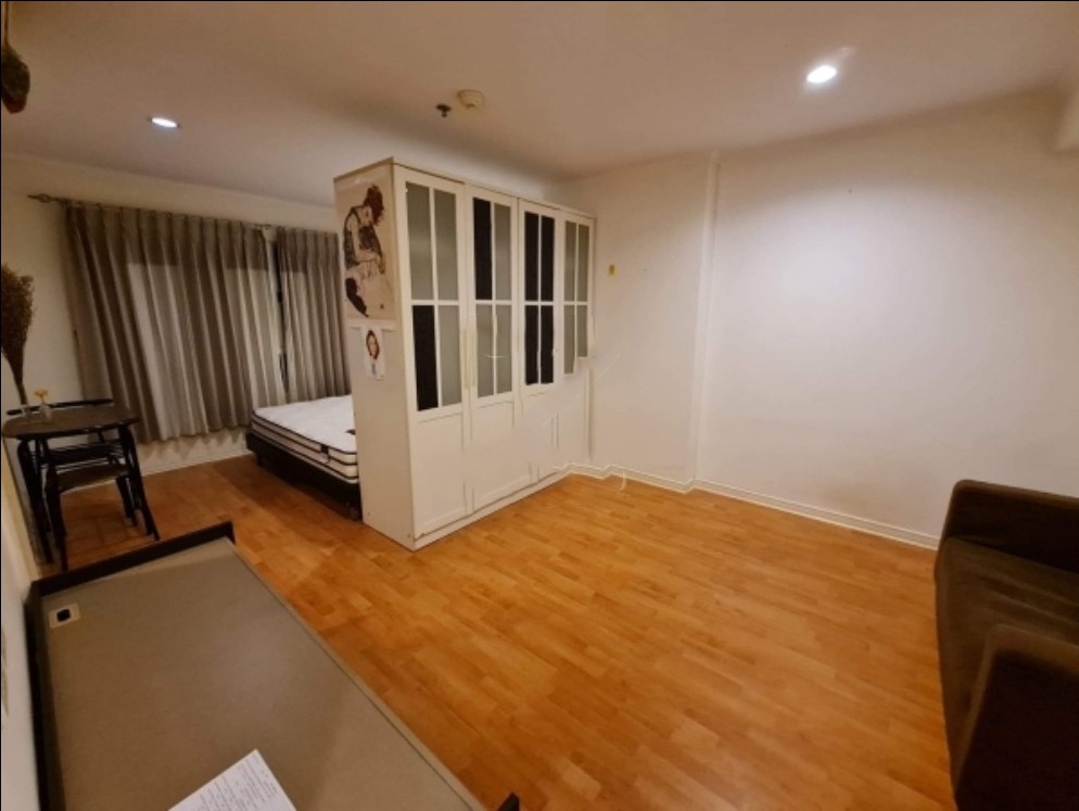 For rent!! Condo Lumpini Ville Ramkhamhaeng 44, 12th floor, beautiful room, fully furnished. Ready to move in. Don't miss it!!