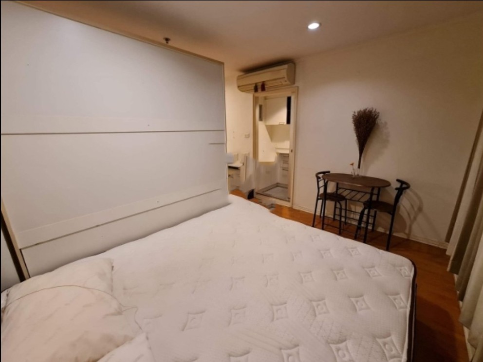 For rent!! Condo Lumpini Ville Ramkhamhaeng 44, 12th floor, beautiful room, fully furnished. Ready to move in. Don't miss it!!