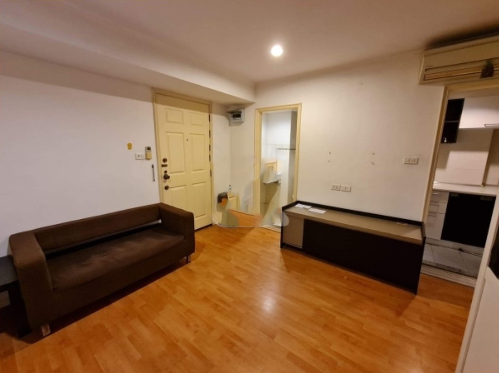 For rent!! Condo Lumpini Ville Ramkhamhaeng 44, 12th floor, beautiful room, fully furnished. Ready to move in. Don't miss it!!