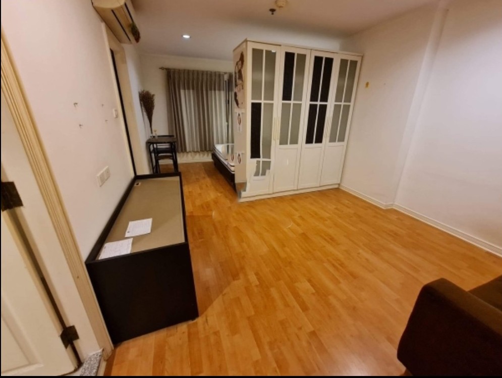 For rent!! Condo Lumpini Ville Ramkhamhaeng 44, 12th floor, beautiful room, fully furnished. Ready to move in. Don't miss it!!