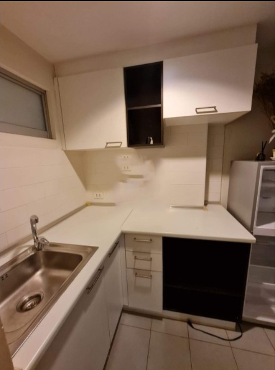 For rent!! Condo Lumpini Ville Ramkhamhaeng 44, 12th floor, beautiful room, fully furnished. Ready to move in. Don't miss it!!