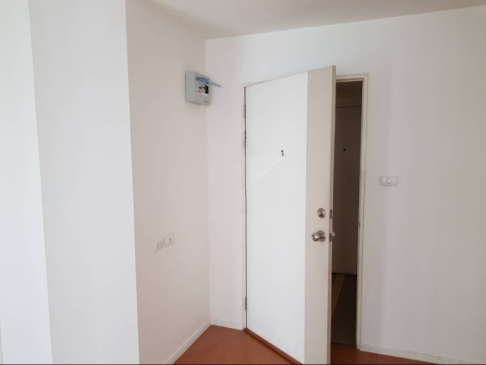 For rent!! Condo Lumpini Mega City Bangna, 23rd floor, empty room, new renovated room, hurry up and book now!!