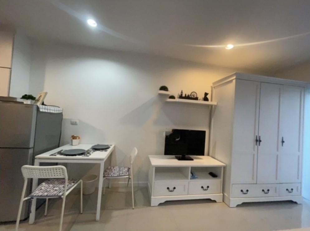 For rent!! Condo Sense of London, 5th floor, beautiful room, fully furnished Ready to move in. Don't miss it!!