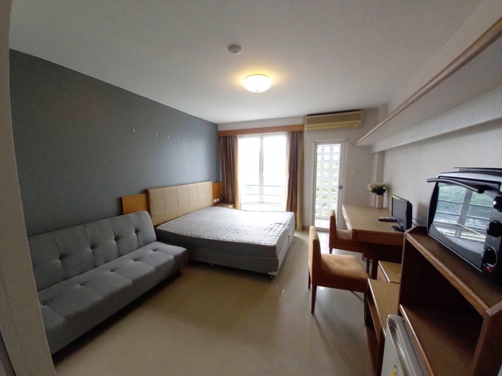 For rent!! I-House Laguna Garden RCA Condo, 4th floor, Building B, in the heart of RCA, good atmosphere, airy!!!
