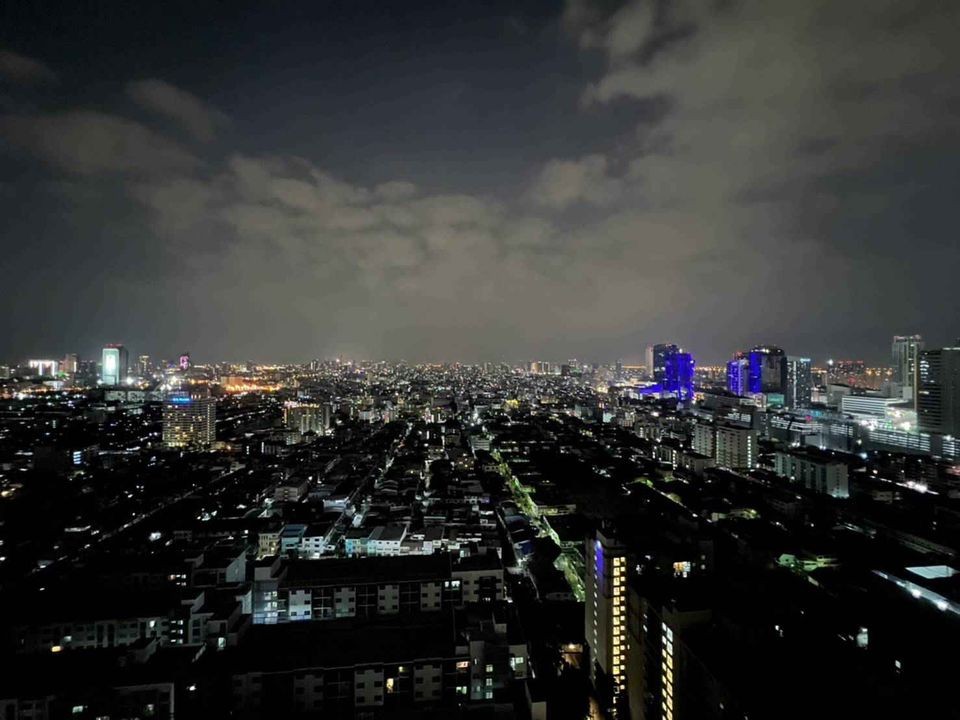 For rent A space ID Asoke-Ratchada, 25th floor, beautiful city view. Ready to move in You can't reserve it anymore.