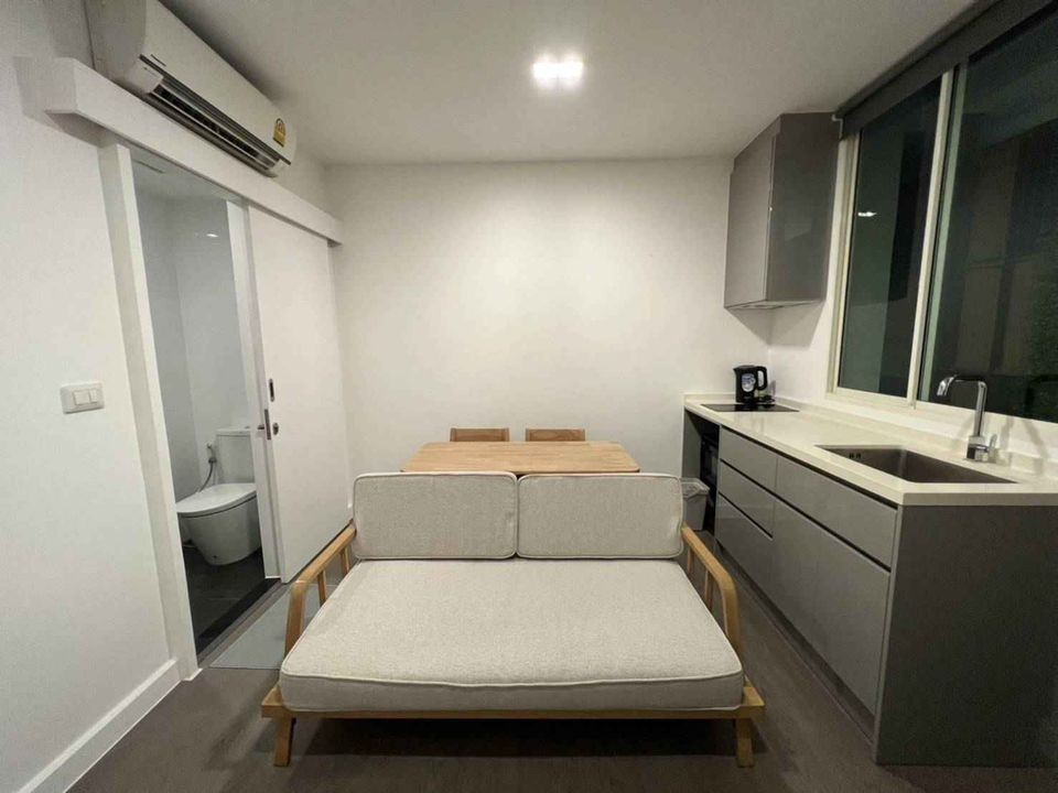 For rent A space ID Asoke-Ratchada, 25th floor, beautiful city view. Ready to move in You can't reserve it anymore.