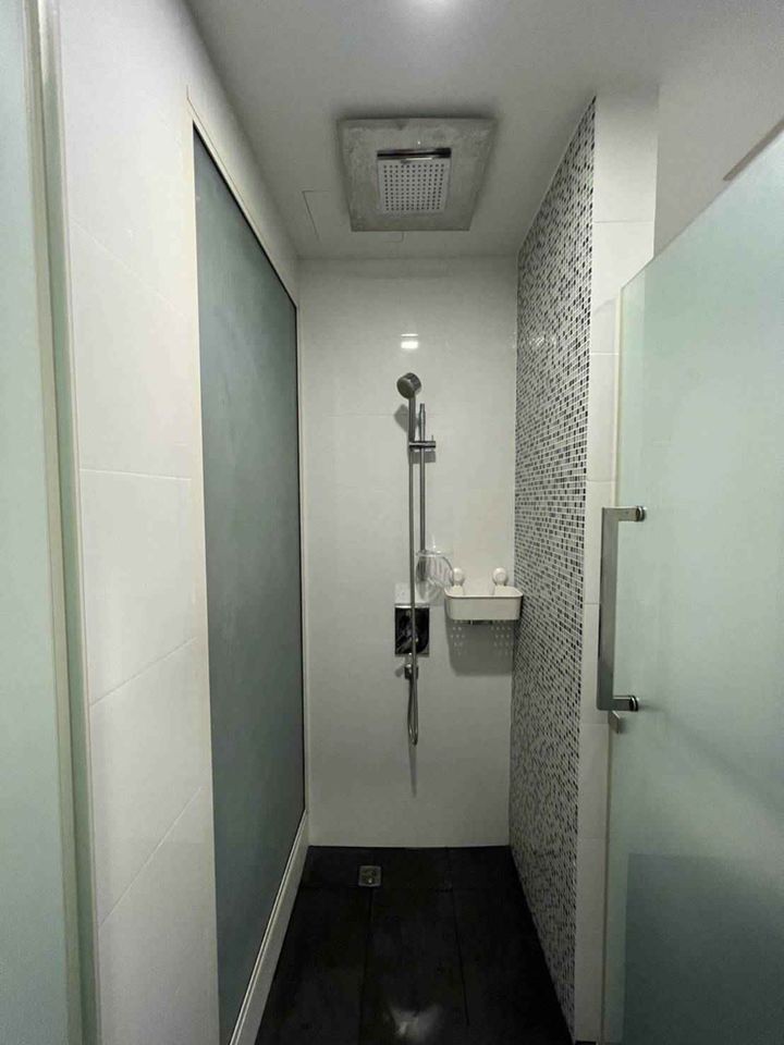 For rent A space ID Asoke-Ratchada, 25th floor, beautiful city view. Ready to move in You can't reserve it anymore.