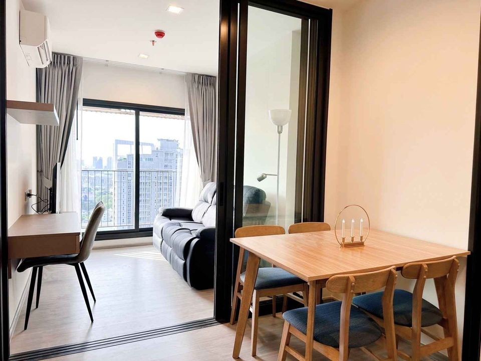 For rent, Life Asoke Hype, spacious room A lot of usable space, 24th floor, beautiful view, say do not miss this room.