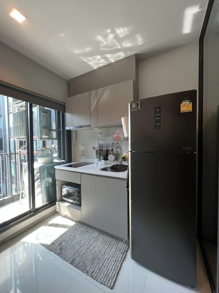 For rent, Life Asoke rama9, decorated with built-ins, the whole room is minimalist style, the storage space is perfect, don't wait.