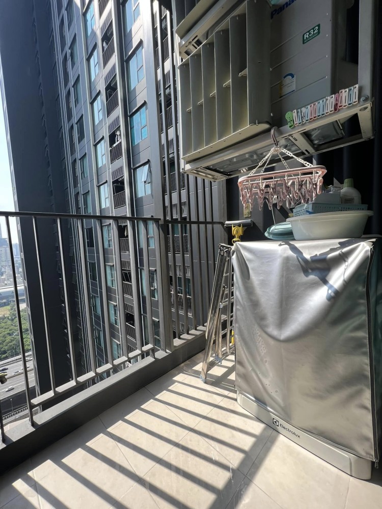 For rent, Life Asoke rama9, decorated with built-ins, the whole room is minimalist style, the storage space is perfect, don't wait.